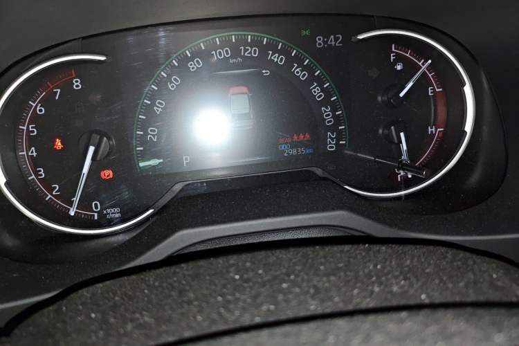 Used Toyota RAV4 2022 2.0L CVT Two-Wheel Drive Fashion Edition Odometer Close Up