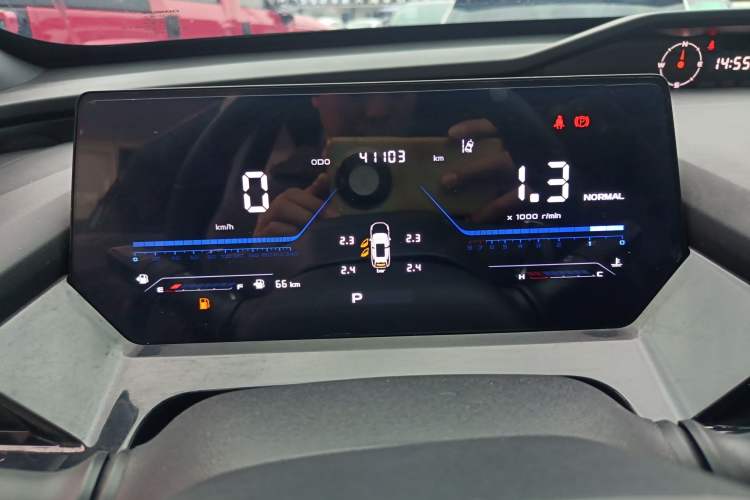 Used Oshan Z6 2022 Blue Whale 1.5T DCT Luxury Model
