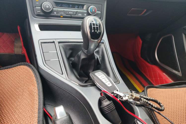 Used Geely Auto Emgrand 2020 1.5L Manual Luxury Model Gear Lever