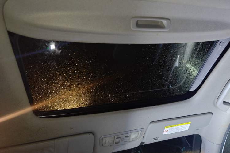 Used Honda Crider 2015 1.8L automatic luxury edition Headliner