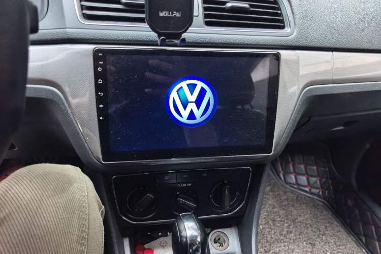 Used Volkswagen Lavida 2017 1.6L Automatic Comfort Edition Audio And AC Panel