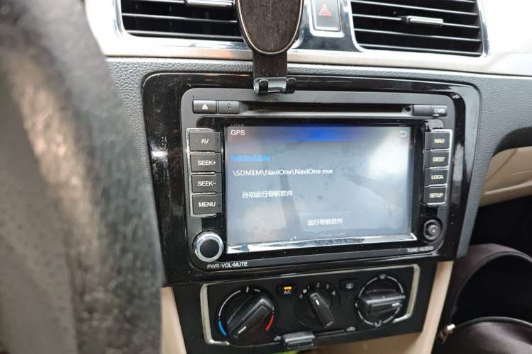 Used Volkswagen Santana 2013 1.6L Automatic Comfort Edition Audio And AC Panel