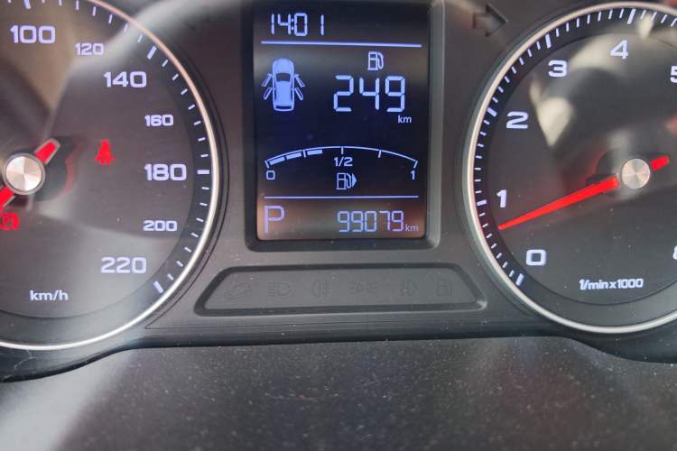 Used Roewe RX3 2020 1.6L CVT 4G Connected Ultra-Cool Flagship Edition Odometer Close Up