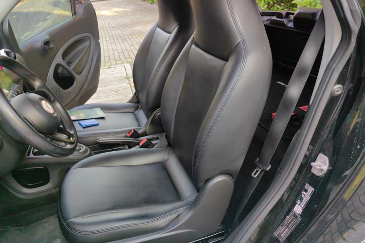 Used smart fortwo 2015 1.0L 52 kW hardtop Dynamic version
