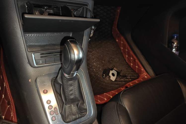 Used Volkswagen Tiguan 2013 1.8 TSI Automatic Two-Wheel Drive Comfort Edition Gear Lever