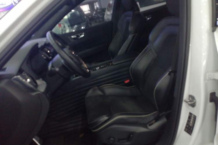 Used Volvo XC60 2019 T5 4x4 Zhiyuan Edition China VI Standard
