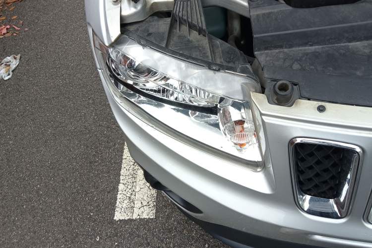 Used Jeep Compass 2011 2.4L four-wheel-drive sport version Right Front Headlight