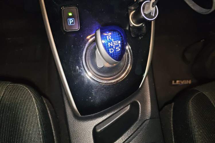 Used Toyota Levin 2016 Dual-Engine 1.8H GS E-CVT Elite Model with Sunroof