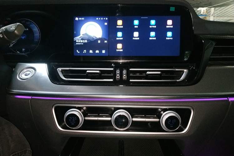 Used Hongqi HS5 2023 2.0T Qixiang Pro Edition Audio And AC Panel