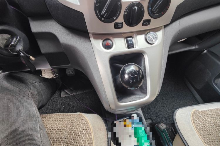 Used Nissan NV200 2012 1.6L 232 Seats Luxury Version Gear Lever