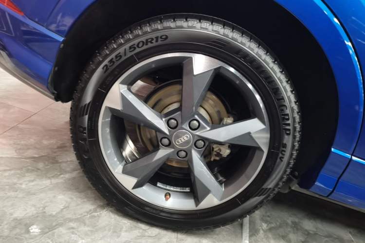 Used Audi Q3 2019 40 TFSI Fashion Dynamic Model
