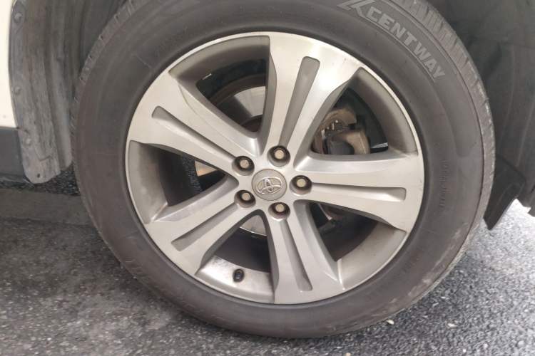 Used Toyota Highlander 2012 2.7L Two-Wheel Drive 7-Seater Luxury Edition Right Front Wheel Hub