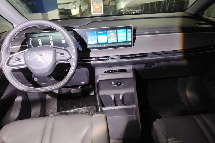 Used SAIC MAXUS Dajia 7 2024 Revised Version Super Hybrid Long-Range Edition Enjoyment Version Audio And AC Panel