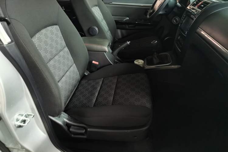 Used Haval H5 Classic 2013 Zhizun Edition 2.0T Manual Two-Wheel Drive Entry-Level Model Right Front Seat