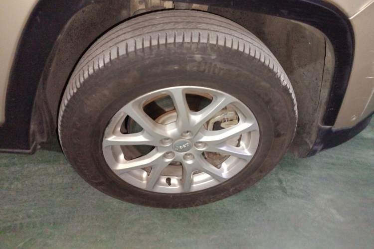 Used Jeep Cherokee 2016 2.4L Professional Smart Version Right Front Wheel Hub