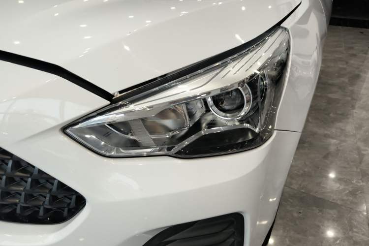 Used Haval M6 2019 1.5T DCT Two-Wheel Drive Value Edition China VI Standard Left Front Headlight