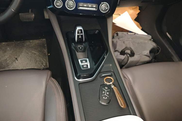 Used Lynk & Co 02 2019 High-Energy Edition 2.0T Automatic Two-Wheel Drive Shine Pro Edition China VI Standard Gear Lever