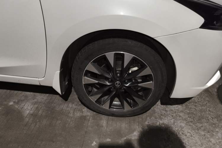 Used Nissan Lannia 2016 1.6L CVT Smart Cool Edition Right Front Wheel Hub