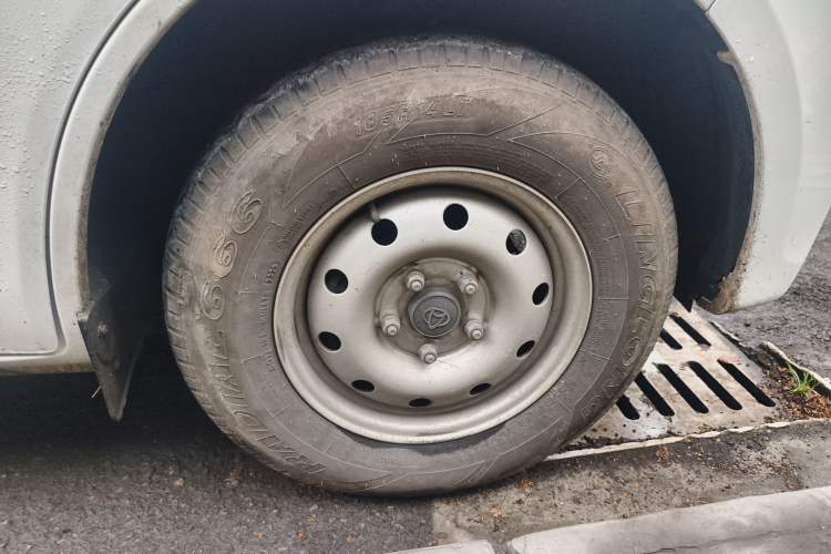 Used CHANGAN KAICHENG Ruixing EM80 2025 Model Elite 6-Seater 300 km Hinged Doors Right Front Wheel Hub