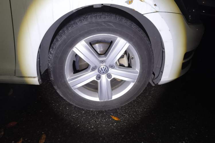 Used Volkswagen Golf 2014 1.6L Automatic Comfort Model Right Front Wheel Hub