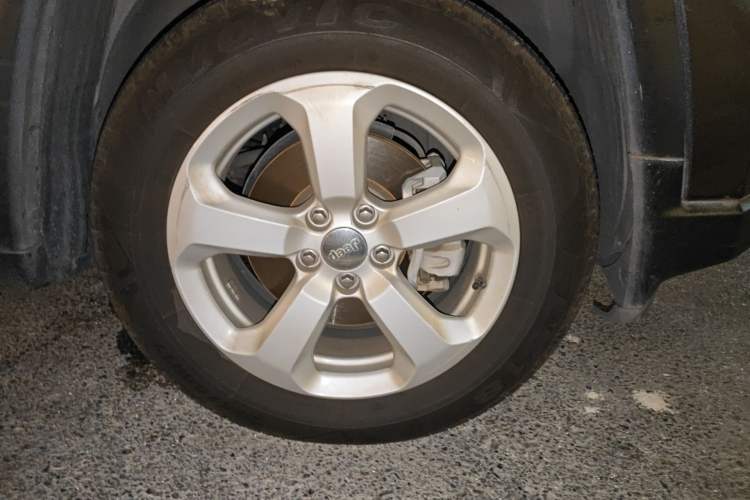 Used Jeep Compass 2017 200T Automatic Family Edition Right Front Wheel Hub