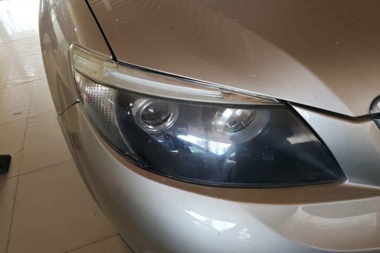 Used BYD S6 2014 2.0L Manual Luxury 5-Seater Right Front Headlight