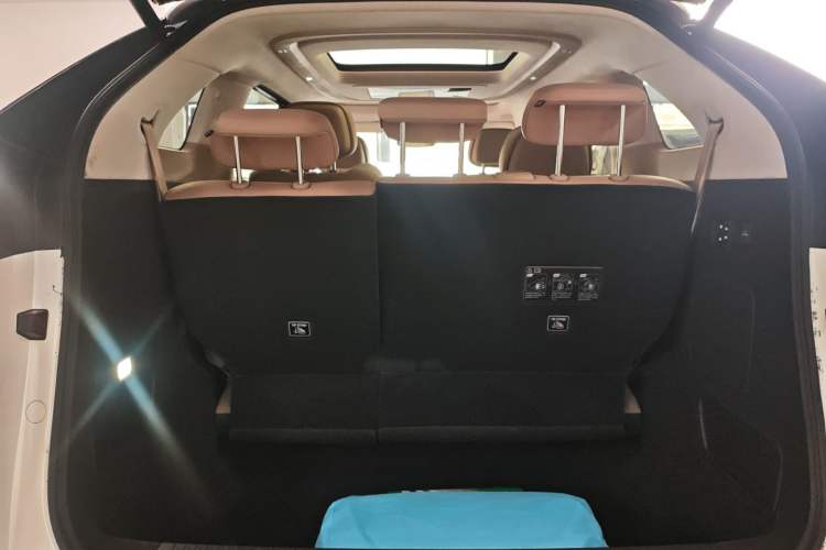 Used XPeng X9 2025 740 Ultra-Long Range Max
