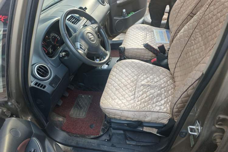 Used Suzuki SX4 2012 1.6L Manual Ruiqi Model Driver Seat