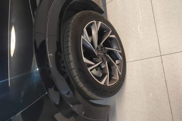 Used Lynk & Co 09 2021 2.0T Halo Six-Seater
