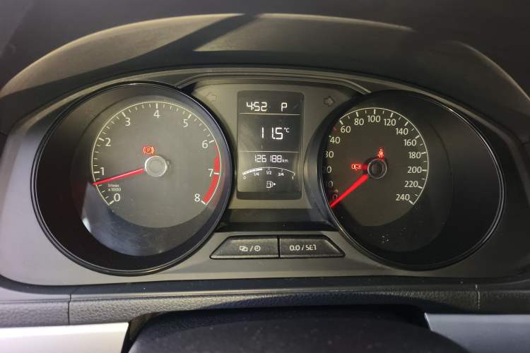 Used Volkswagen Gran Lavida 2015 1.6L Automatic Fashion Edition Odometer Close Up