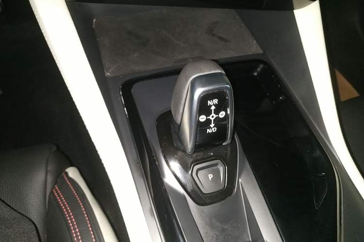 Used Lynk & Co 02 2019 High-Energy Edition 2.0T Automatic Two-Wheel Drive Shine Pro Edition China VI Standard Gear Lever