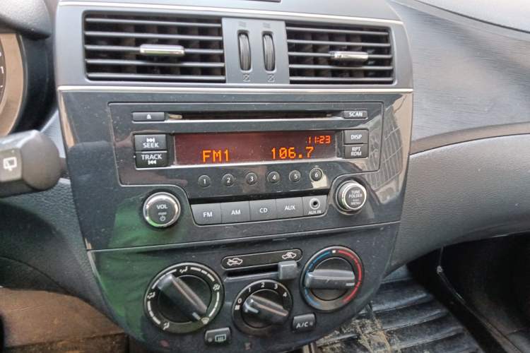 Used Nissan Tiida 2011 1.6L Manual Comfort Edition