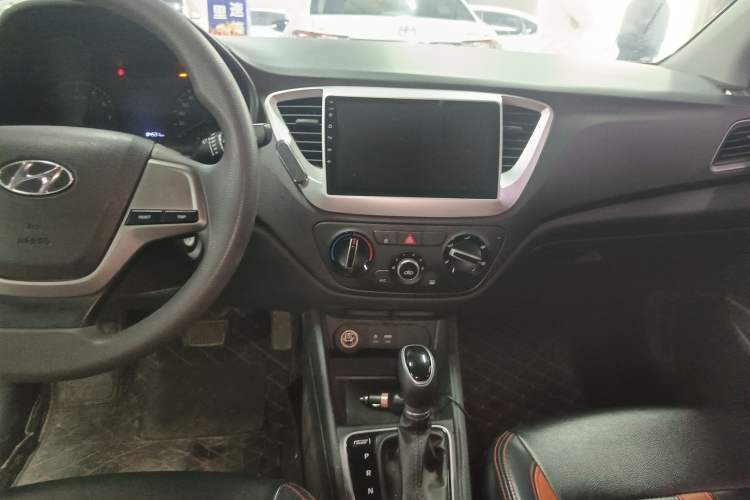 Used Hyundai Verna RV 2017 1.4L Automatic Cool Edition GLS China VI Standard Audio And AC Panel