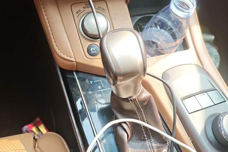 Used Lexus ES 2015 300h Comfort Edition
