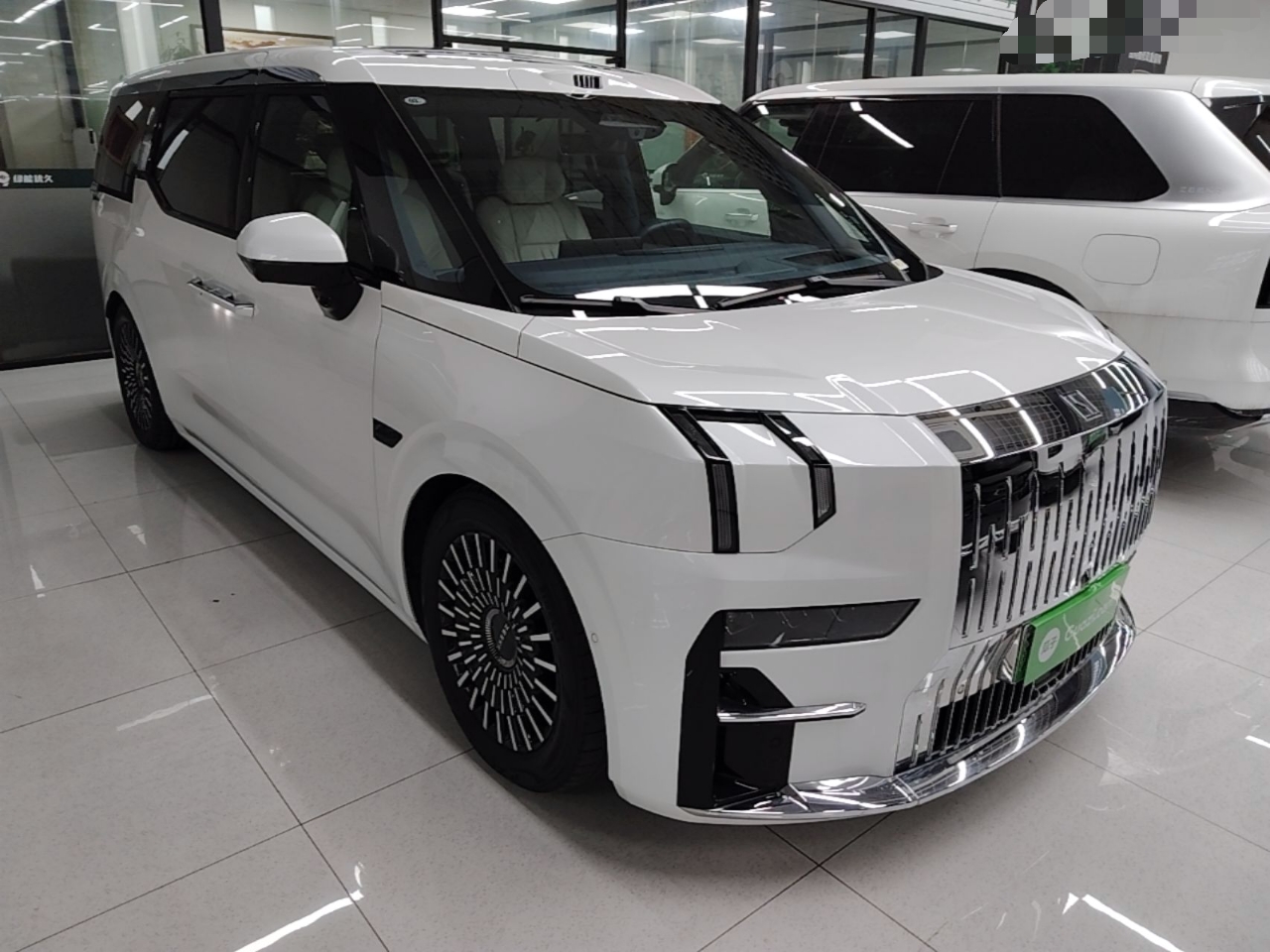 Zeekr 009 2024 7-Seater Walk-Through Version Four-Wheel Drive 108 kWh — снимка 3