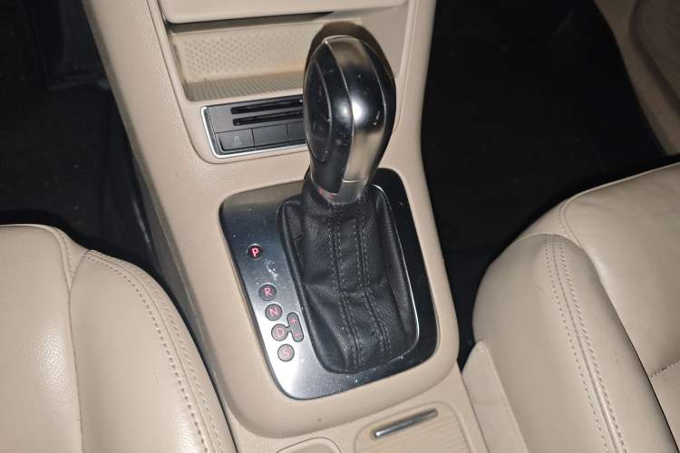 Used Volkswagen Tiguan 2013 1.8 TSI Automatic Two-Wheel Drive Comfort Edition Gear Lever