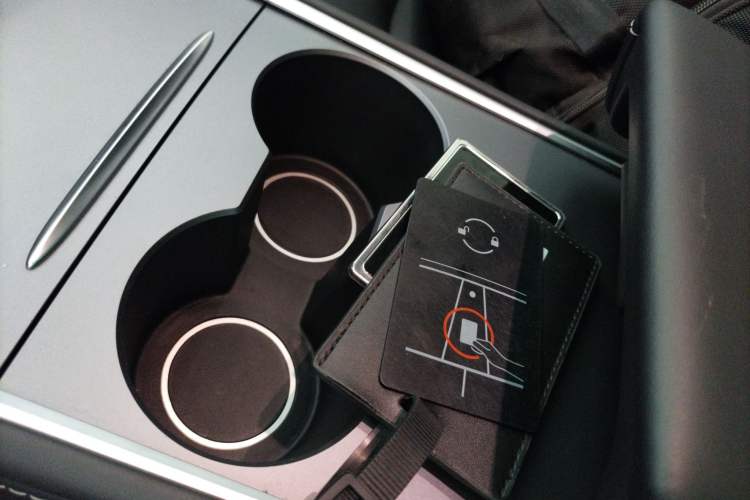 Used Tesla Model Y 2023 Rear-Wheel-Drive Version
