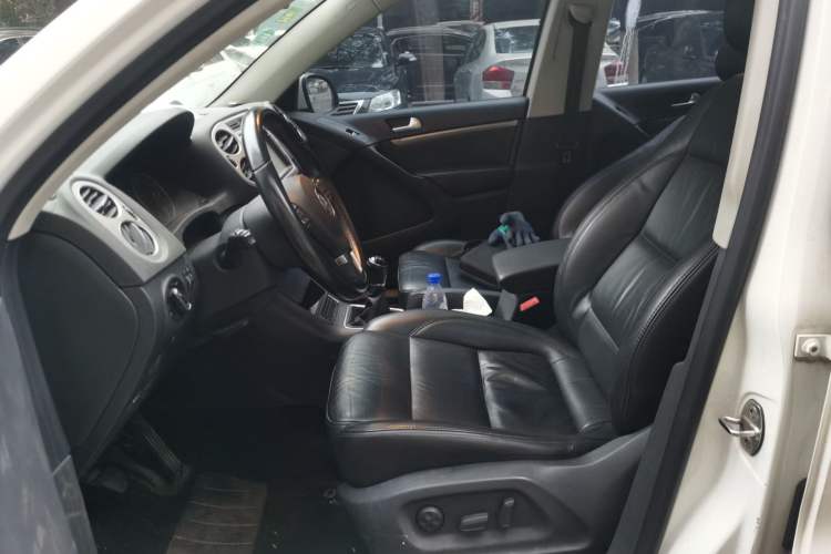 Used Volkswagen Tiguan 2015 1.8TSI Manual Two-Wheel-Drive Limited Edition Left Front Seat