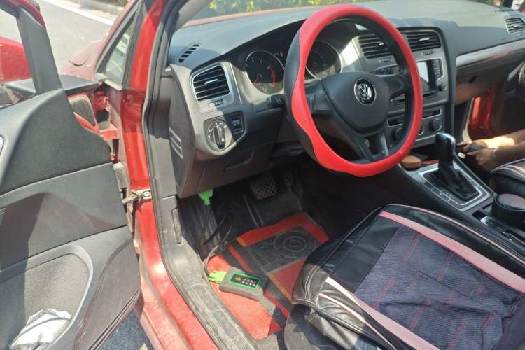 Used Volkswagen Golf 2015 1.6L Automatic Fashion Model