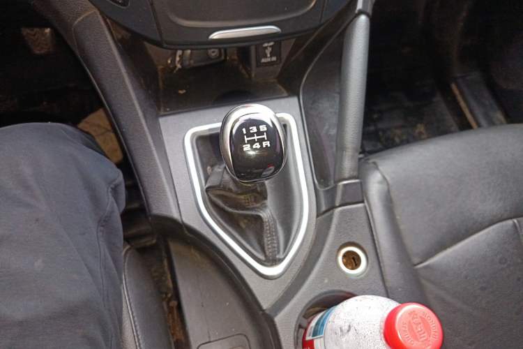 Used Dongfeng Aeolus AX7 2015 2.0L Manual Zhiyi Trim
