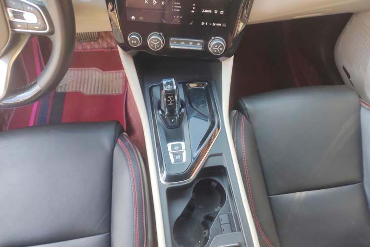 Used Lynk & Co 02 2018 1.5T DCT Two-Wheel Drive Zhaopu Version China V Standard
