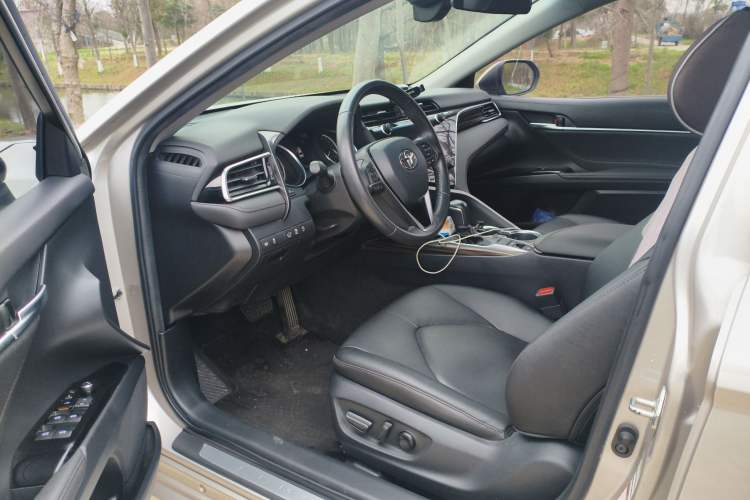 Used Toyota Camry 2019 Revised Version 2.0G Luxury Edition
