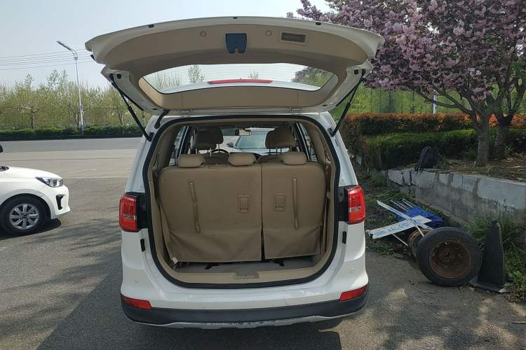 Used Baojun 730 2016 1.5L Manual Comfort Version 7 Seats China V Emission Standard Trunk