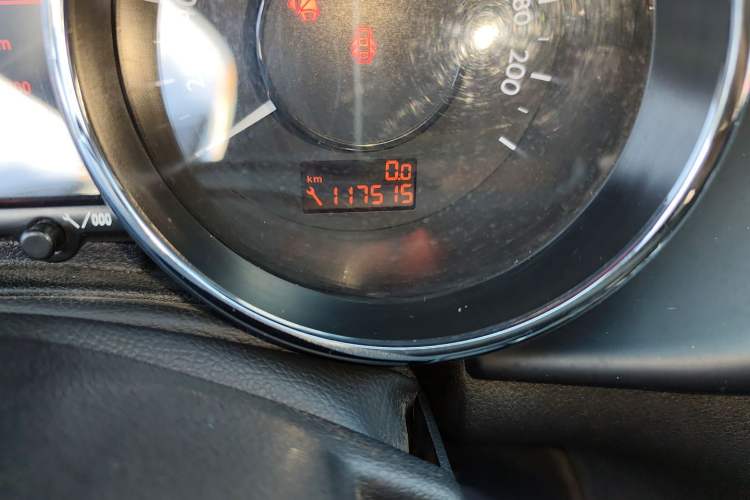 Used Peugeot 3008 2016 1.6THP Automatic Classic Edition Odometer Close Up