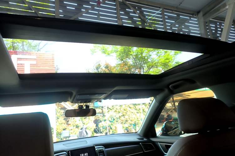 Used Honda UR-V 2020 370TURBO Two-Wheel Drive Luxury Edition Headliner