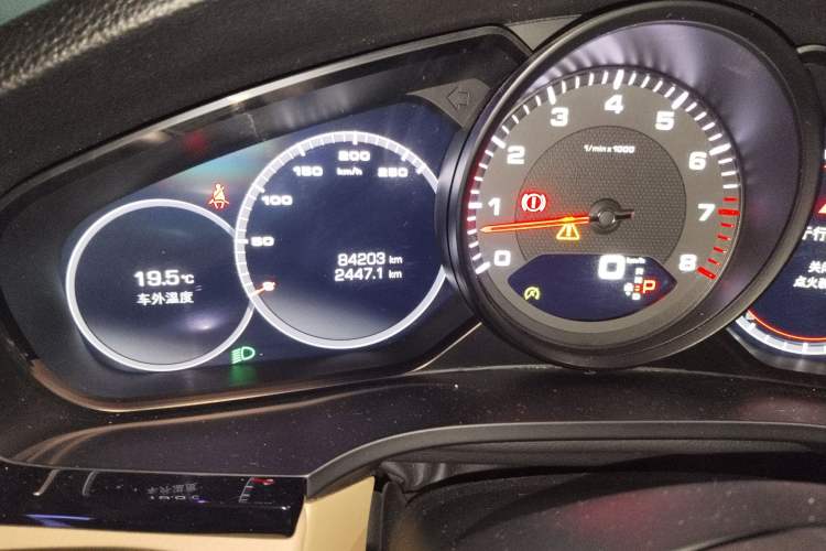 Used Porsche Cayenne 2018 Cayenne 3.0T Odometer Close Up