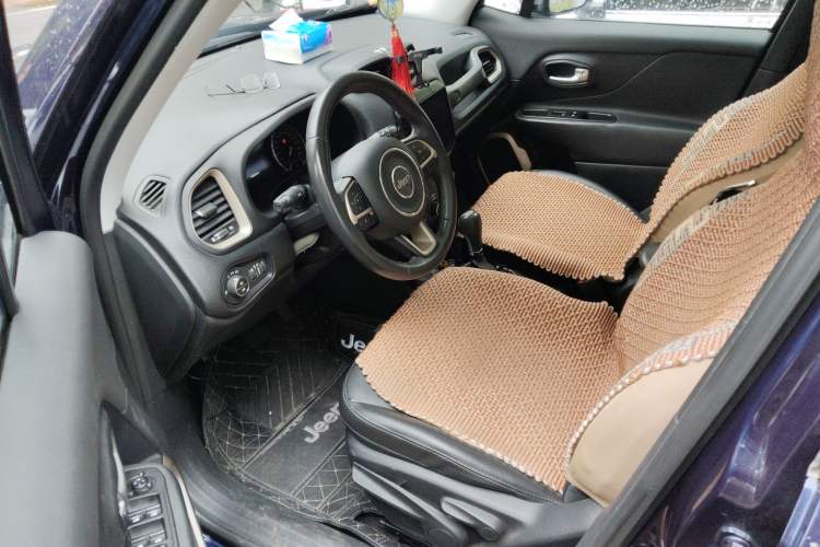 Used Jeep Renegade 2018 Connected Large Screen Version 180T Automatic Smart Version Driver Seat