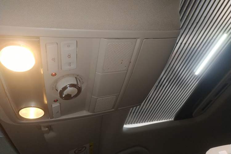 Used Volkswagen Sagitar 2015 1.6L Manual Comfort Model