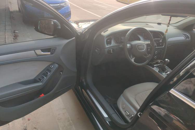 Used Audi A4L 2015 30 TFSI Manual Comfort Model

