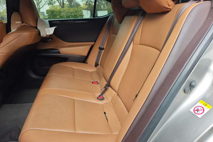 Used Lexus ES 2018 300h Premier Edition China VI Standard